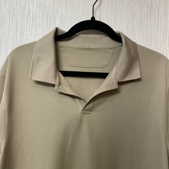 Lululemon Men’s Polo Shirt - Size M (20” P2P, 29.5” Length) - Classic & Minimal - Picture 2 of 5
